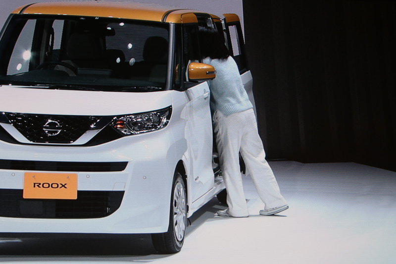 広い室内と広いトランクスペースだけでなく、使いやすい室内であり、使いやすいトランクスペースとなっている。リアゲートはダンパーを工夫して女性でも少ない力で閉じられる工夫が凝らされている