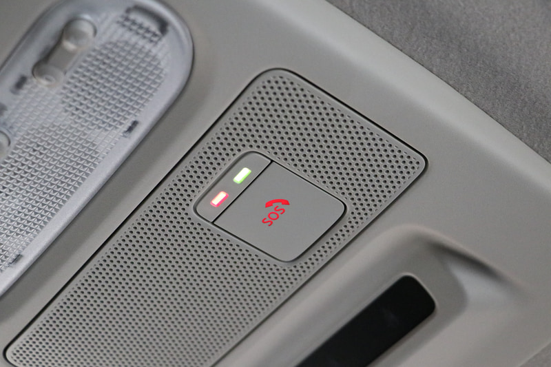 ハイウェイスターには「SOSコール」が天井部分に標準で装備され、専属オペレーターとリアルタイムに会話が可能。緊急時の強い味方となる