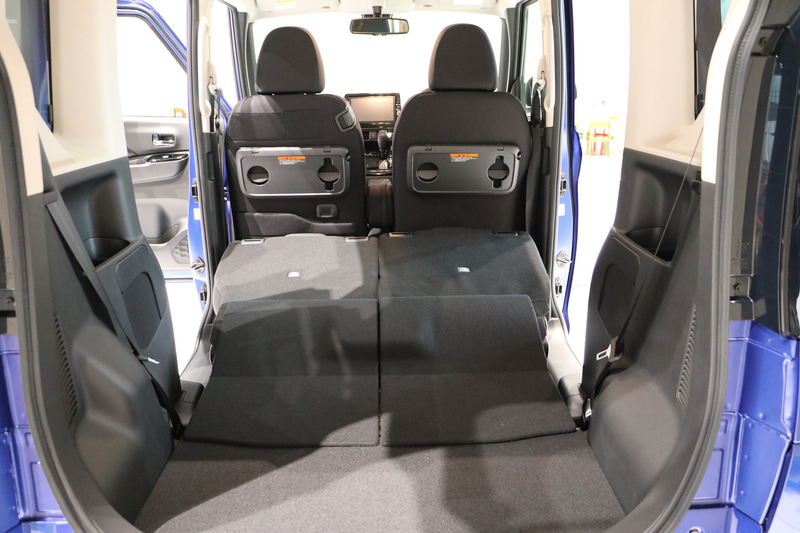 フルフラットにすると27インチの自転車も詰めるほど広大なスペースとなる