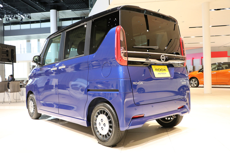 専用ホイールを履かせ、メッキパーツを増やしたことで、特別な存在感をかもしだす