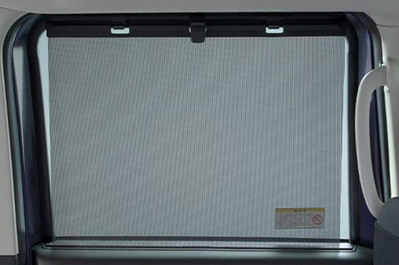 日差しを遮ってくれるスライドドア用ロールサンシェード（オプション）
