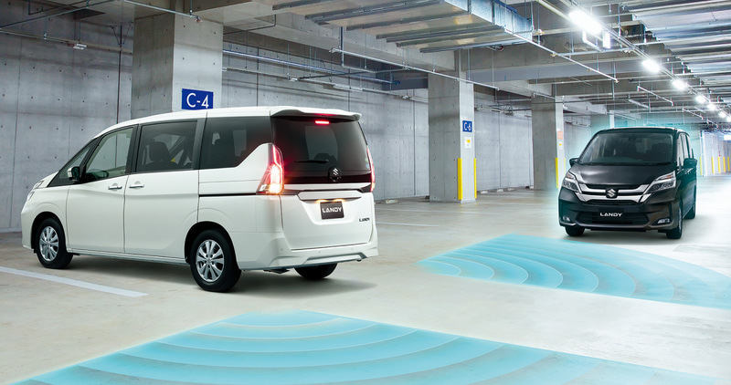 後退時に死角から接近する車両を検知して知らせる「RCTA（後退時車両検知警報）」