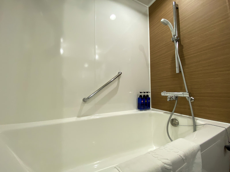 トイレや洗面台、浴槽の様子