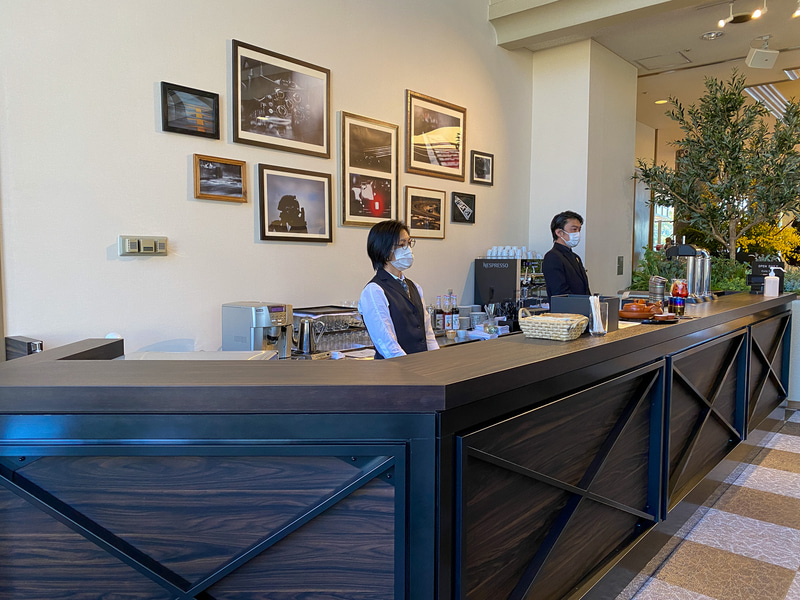 東海工リア初導入のプロ用ネスプレッソマシンで淹れたコーヒー各種、鈴鹿名産のかぶせ茶やフルーツを使用したフィズなどが提供される