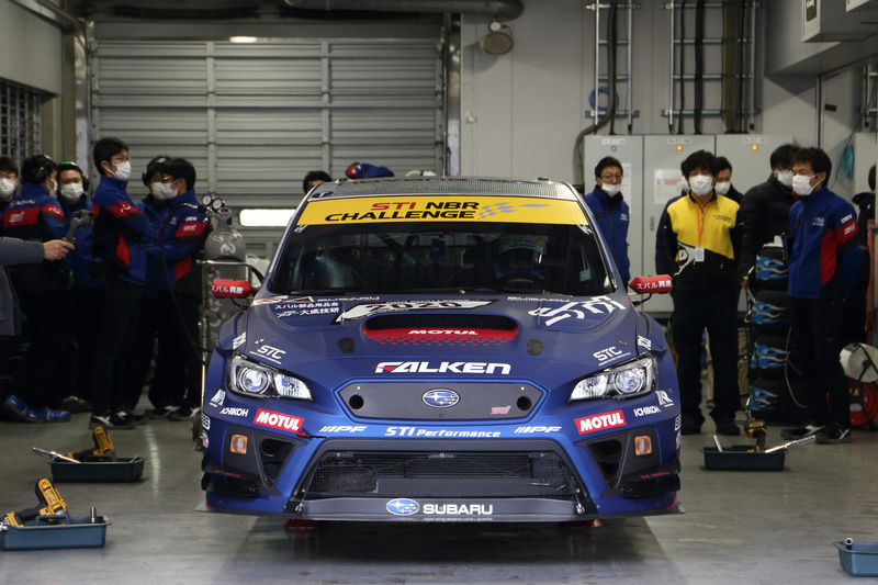 タイヤとフェンダーのクリアランスを減らして全幅を計60mmナロー化