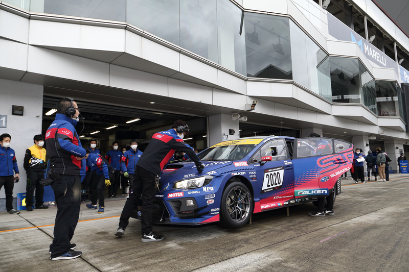 ドライバー交代やマシンチェックなどを挟みつつ、シェイクダウンテストが続けられた