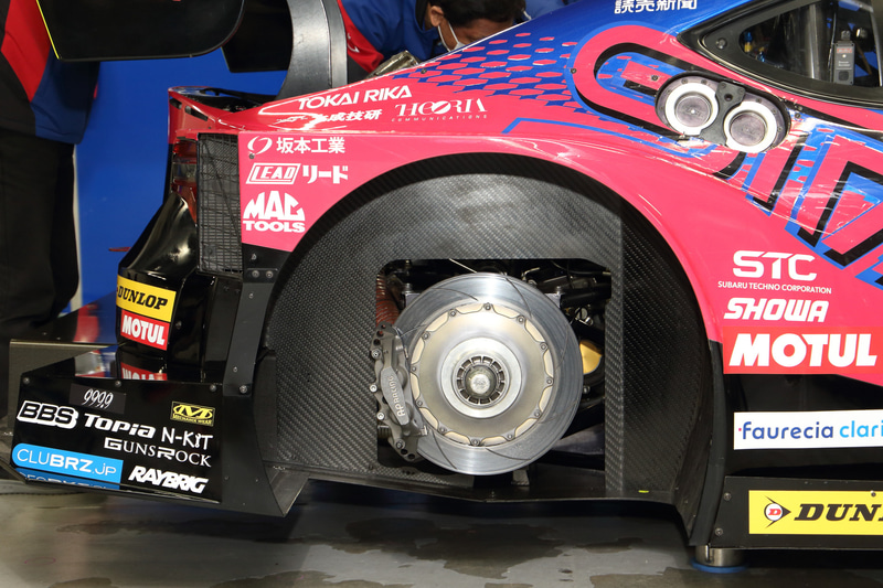 前後サスペンションの取り付け部の剛性をアップ