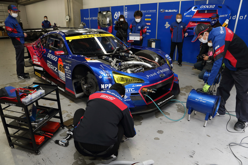 SUBARU BRZ R＆D SPORTも走行テストとピット内でのチェックなどが繰り返された