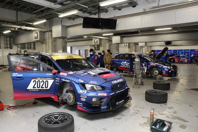 SUBARU BRZ R＆D SPORTも走行テストとピット内でのチェックなどが繰り返された