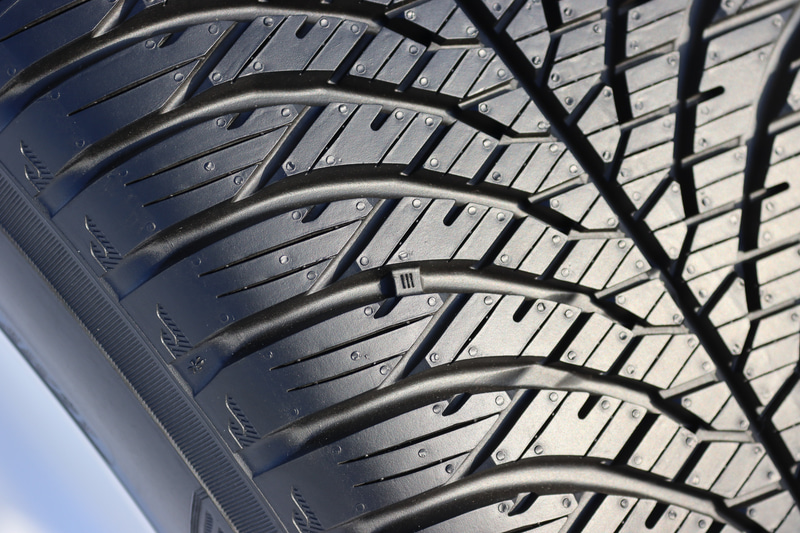 冬タイヤとしての使用限界を示すプラットフォームもある