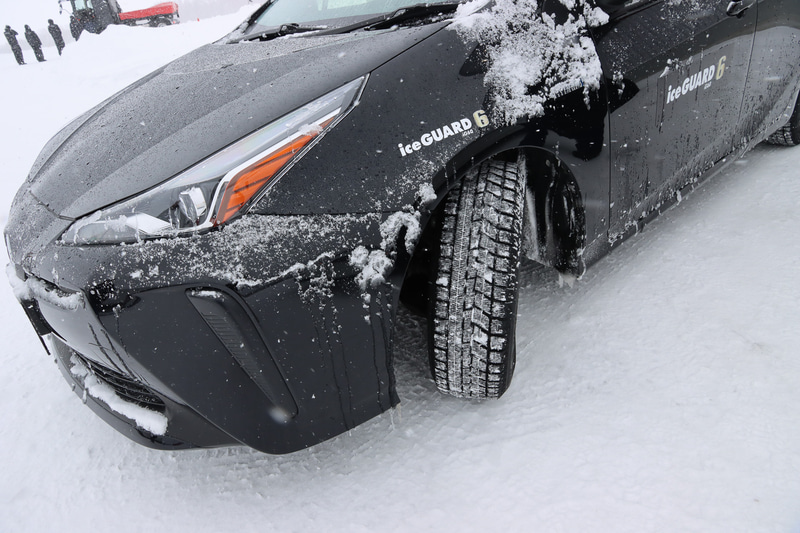 アイスガード 6を履いたプリウスでも比較