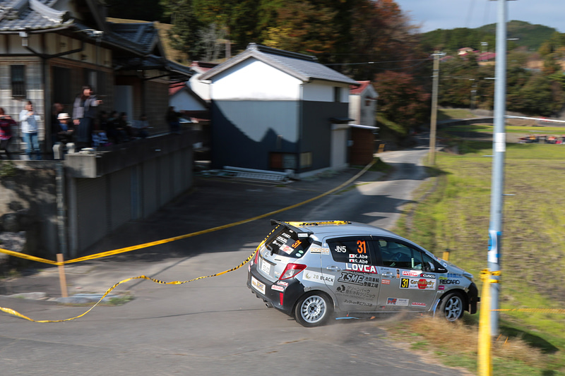 目の前でダイブ