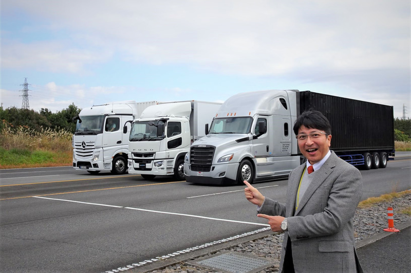 交通コメンテーター・西村直人氏がダイムラー・トラック AG傘下の大型トラック3車に乗った