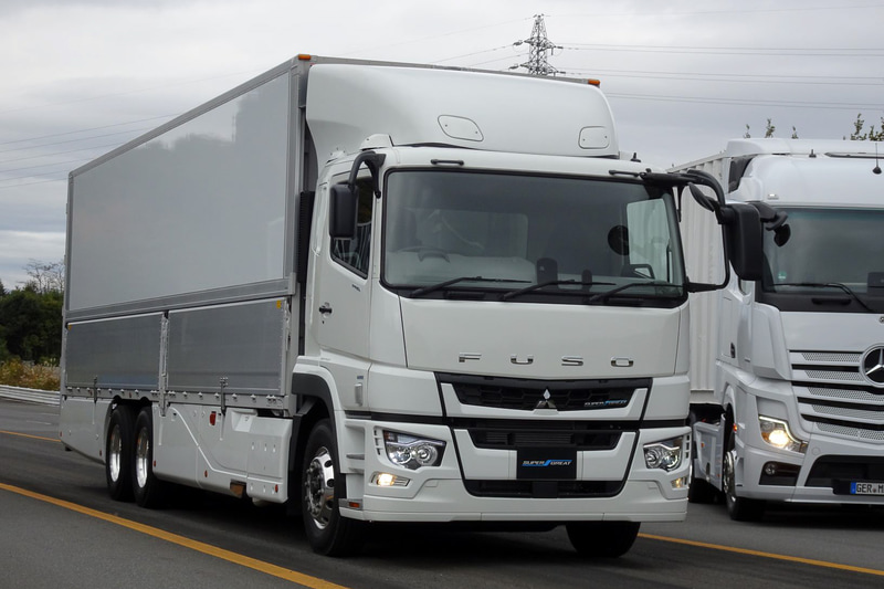 三菱ふそう「スーパーグレート」