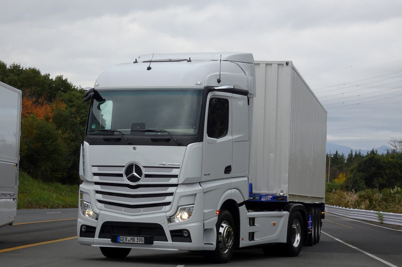 メルセデス・ベンツ「アクトロス」