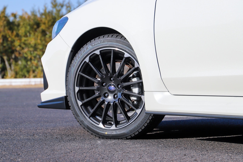 専用デザインを用いたブラック塗装＋切削光輝の18インチアルミホイールを特別装備。タイヤサイズは225/45R18