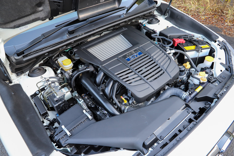 最高出力221kW（300PS）/5600rpm、最大トルク400Nm（40.8kgfm）/2000-4800rpmを発生する水平対向4気筒DOHC 2.0リッター直噴ターボ「FA20」型エンジン。トランスミッションはCVTのスポーツリニアトロニック（マニュアルモード付）を組み合わせる