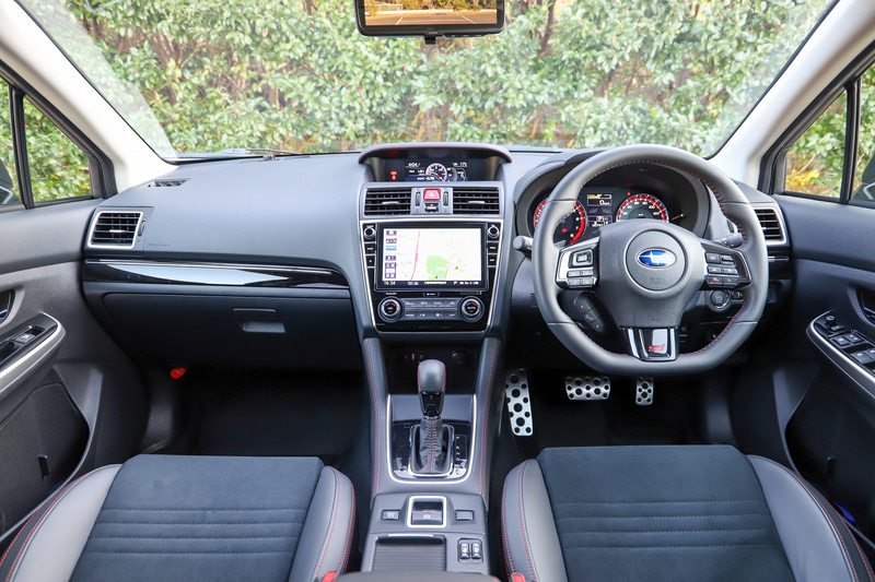 レヴォーグ 2.0 STI Sport EyeSight Black Selectionのインパネ