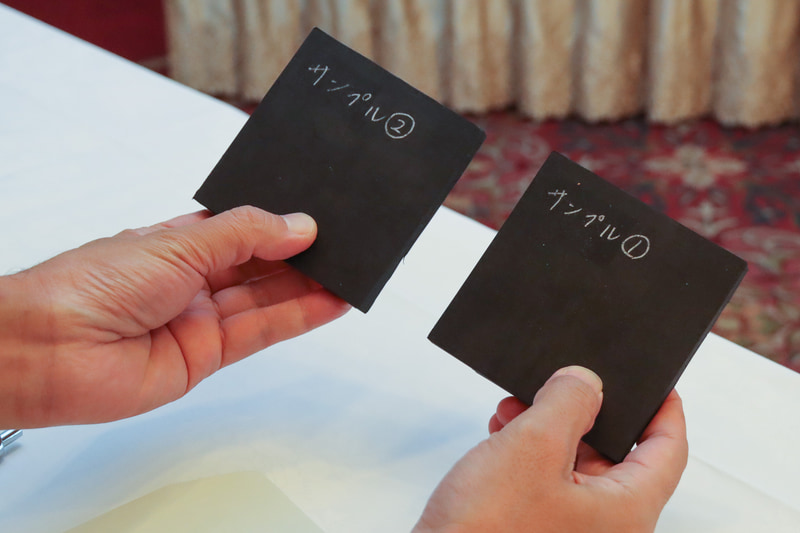 劣化を促進させ、4年後相当の状況を作ったゴムのサンプル。比べてみると若干硬化しているような印象を受けた