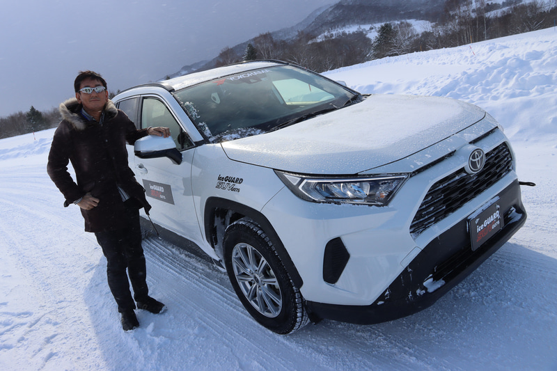 トヨタ「RAV4」ではハンドリングコースを試乗