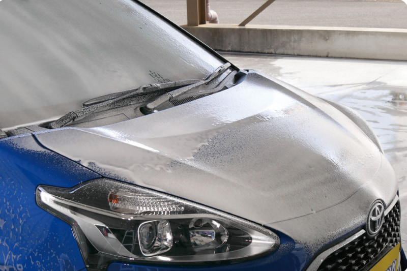 ボディなどにかけたきめ細やかな泡は、すぐに垂れ落ちずその場に留まるので、全体に噴霧したのちに一気に洗い上げることが可能