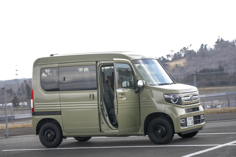 今回は運転席ドア周辺で行なった2つの作業について