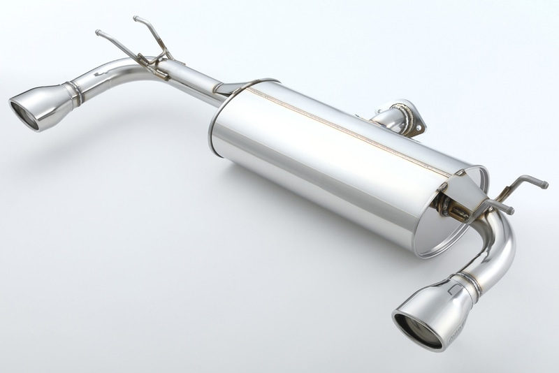 110×95mmのオーバルシェイプのテールエンドを備える「プレミアテールマフラー」。写真のSKYACTIV-G 2.0用とSKYACTIV-D 1.8用の2種類を用意する