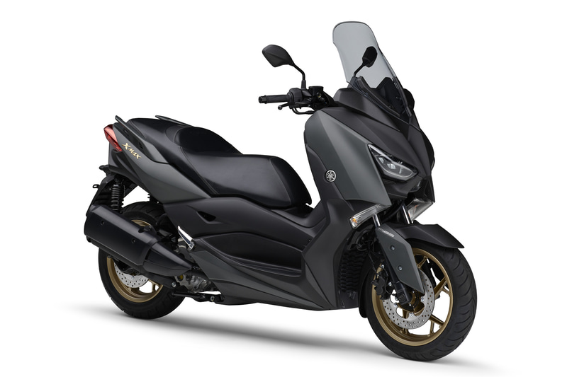 ヤマハ発動機のスポーツスクーター「XMAX ABS」2020年モデル（マットグリーニッシュグレー）