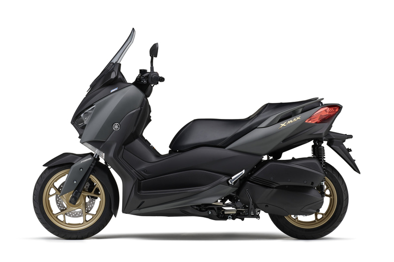 新たに追加された「マットグリーニッシュグレー」はグリーンがかった基本色を採用