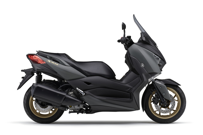 新たに追加された「マットグリーニッシュグレー」はグリーンがかった基本色を採用