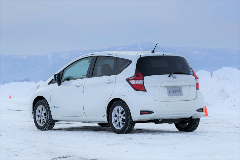 滑りやすい雪道でも電子制御のおかげでスムーズな走行ができた