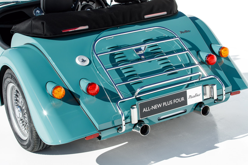 基本骨格に接着アルミプラットフォームを用いた「CXジェネレーション」を採用。ボディサイズは3830×1650×1250mm（全長×全幅×全高）