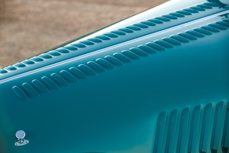 基本骨格に接着アルミプラットフォームを用いた「CXジェネレーション」を採用。ボディサイズは3830×1650×1250mm（全長×全幅×全高）