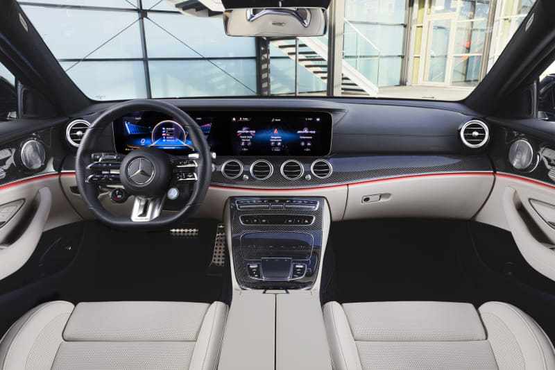 セダンバージョンのメルセデスAMG E 53 4MATIC＋