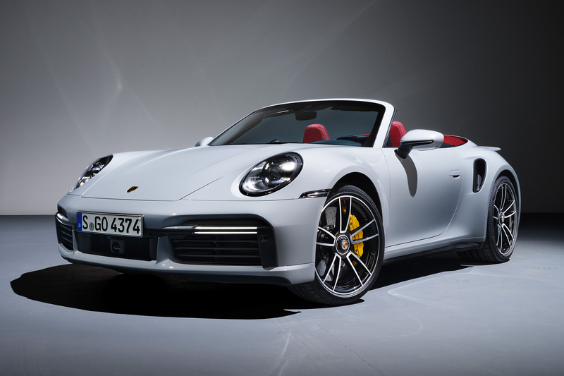 新しい911 ターボ Sはトレッド幅がフロントで42mm、リアで10mm広くなって強化されたドライビングダイナミクスに対応