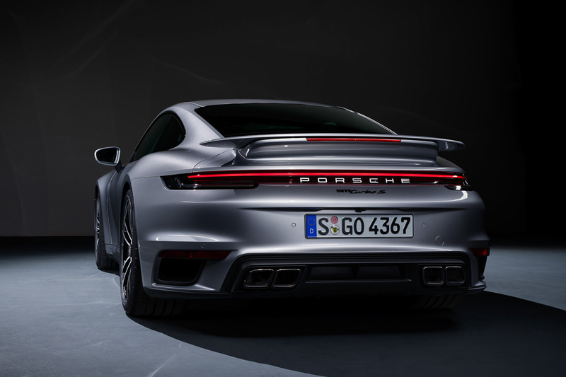 新しい911 ターボ Sはトレッド幅がフロントで42mm、リアで10mm広くなって強化されたドライビングダイナミクスに対応