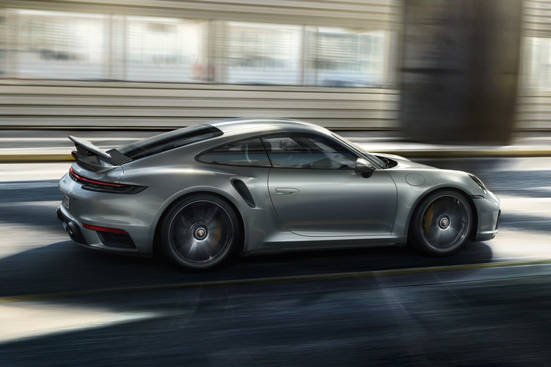 0-200km/h加速は先代モデルから1秒短縮の8.9秒を実現