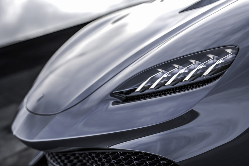 ヘッドライトとテールランプに設けられたエアーベント