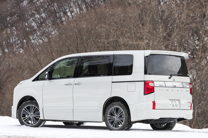 撮影車両は「P Edition」。ボディカラーはウォームホワイトパール