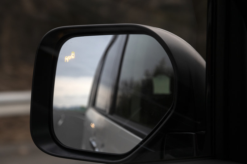 P Editionには後方車両検知システム（レーンチェンジ機能付）と後退時車両検知警報システムが標準装備となる