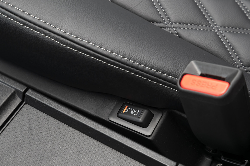 運転席と助手席のシートヒーターが標準装備となる