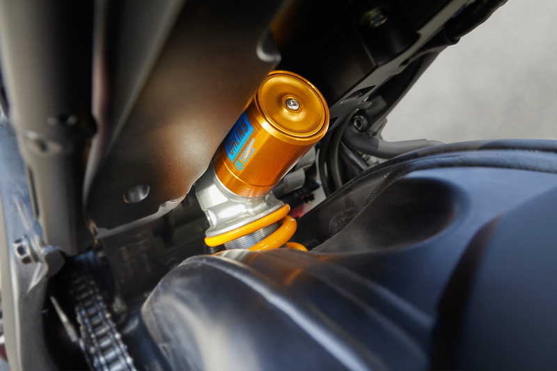 オーリンズ製電子制御サスペンション