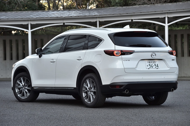 試乗車は2019年11月のマイナーチェンジで追加された新グレード「XD PROACTIVE S Package」（4WD/7人乗り）。ボディカラーの「スノーフレイクホワイトパールマイカ」は特別色で3万3000円高となる