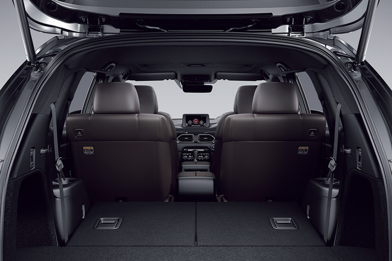 リアハッチには「パワーリフトゲート」（25Sは除く）が採用され、ボタンで開閉できる