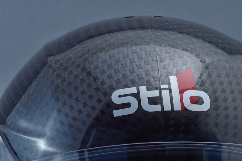 左右で2つのパーツをつないでいるがその継ぎ目がキレイなのがStiloの特徴だと阪氏