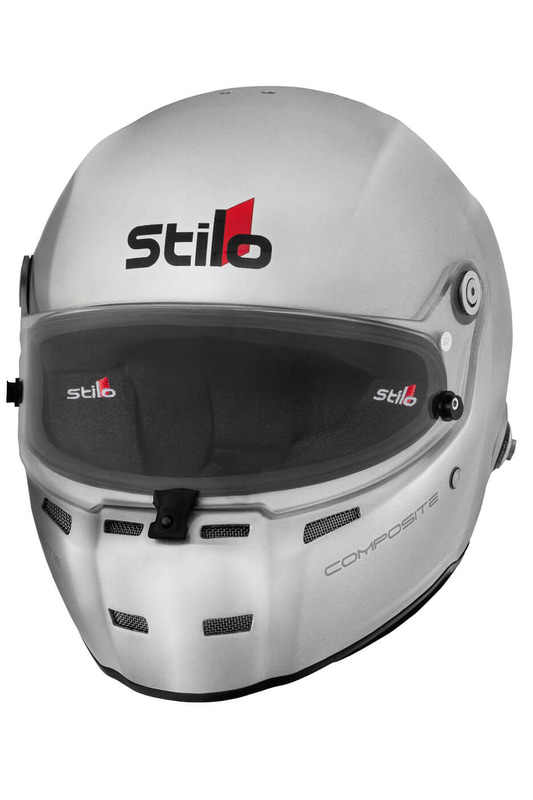 FRP製でFIA8859に対応。写真左はプラグシステム付きの「ST5F コンポジット ヘルメット HOMOLOGATED FIA 8859-2015 SNELL SA2015」（11万7000円：税別）、写真右はプラグシステムなしの「ST5F N COMPOSITE FIA8859-2015」（9万1500円：税別）。重さはどちらもスモールシェルで1520g