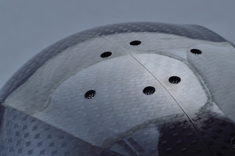 口元や頭頂部にダクトを持つ