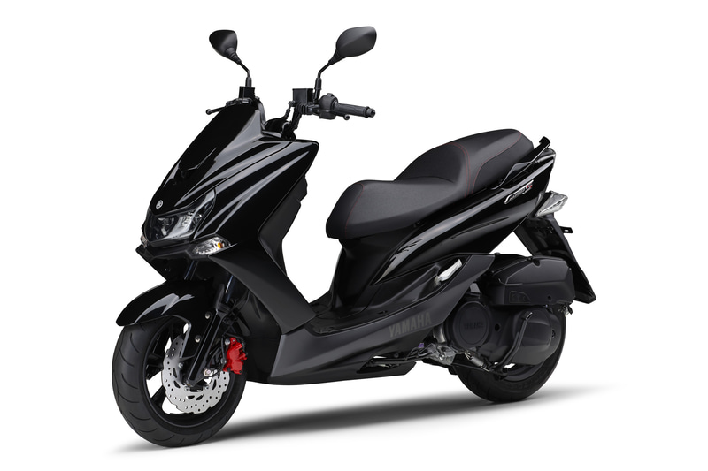 新色の「ブラックメタリック X」