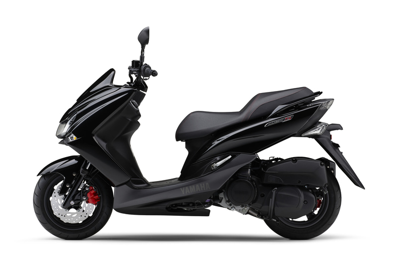 新色の「ブラックメタリック X」