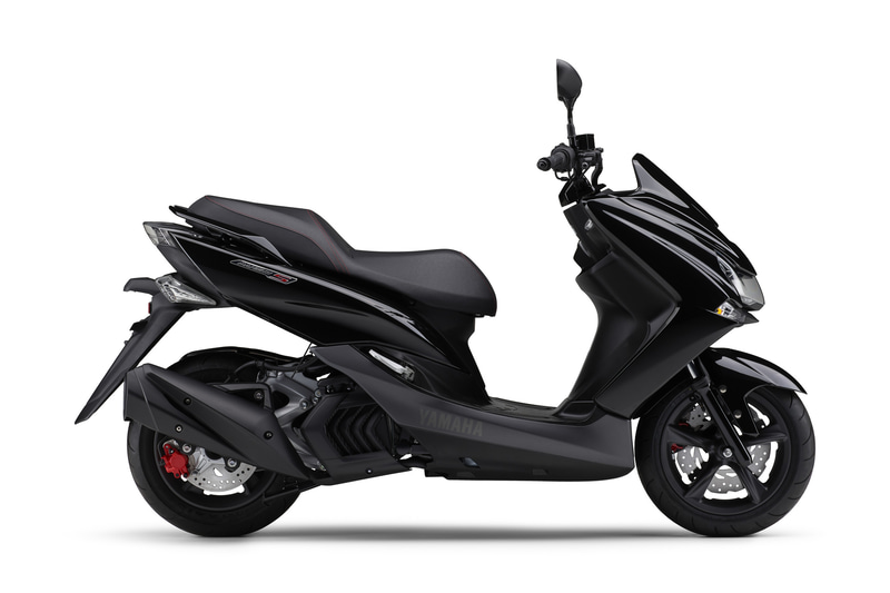 新色の「ブラックメタリック X」